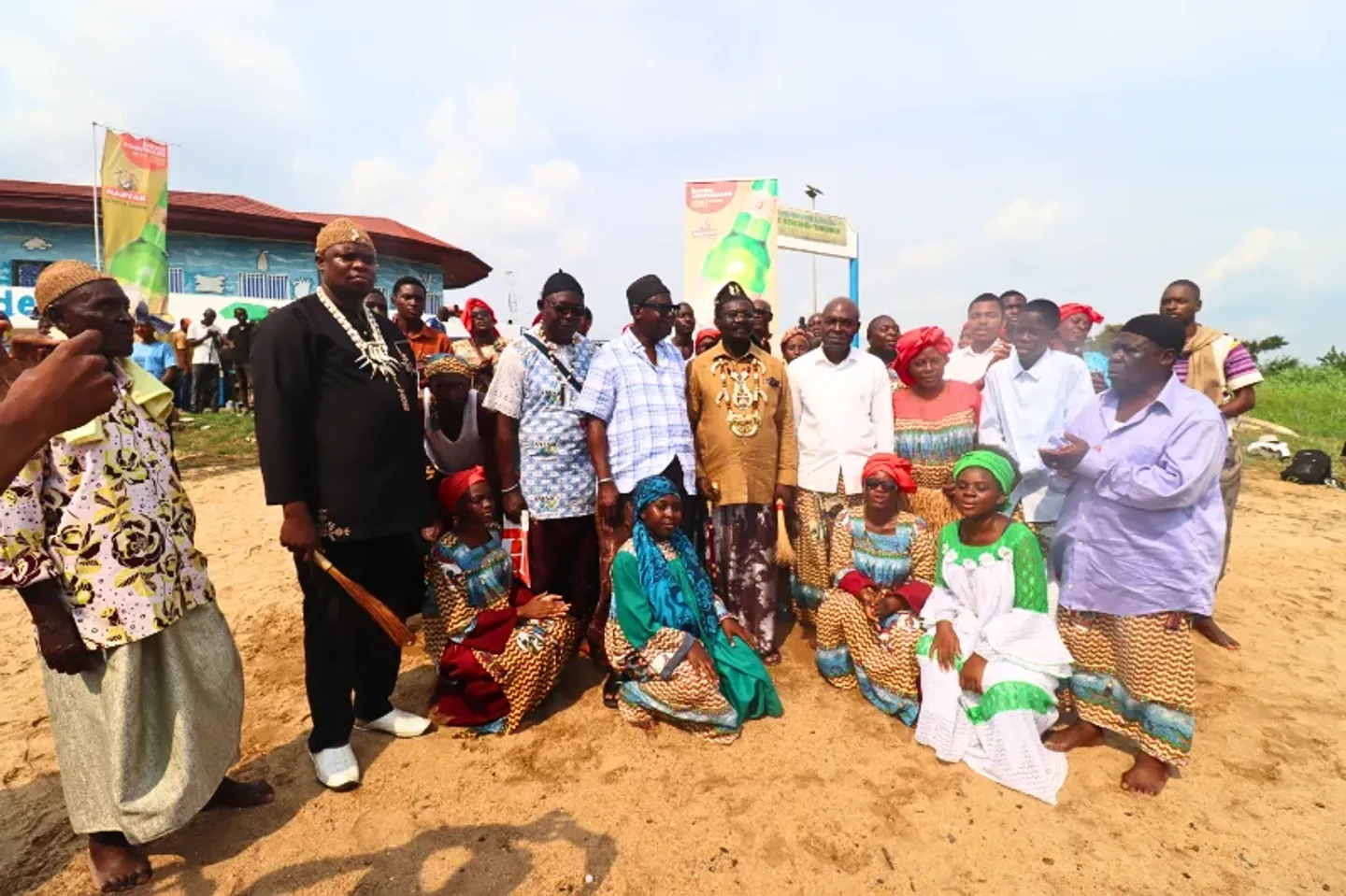 SM Narcisse Mouelle Kombi et les sages.SM Narcisse Mouelle Kombi et les sages.