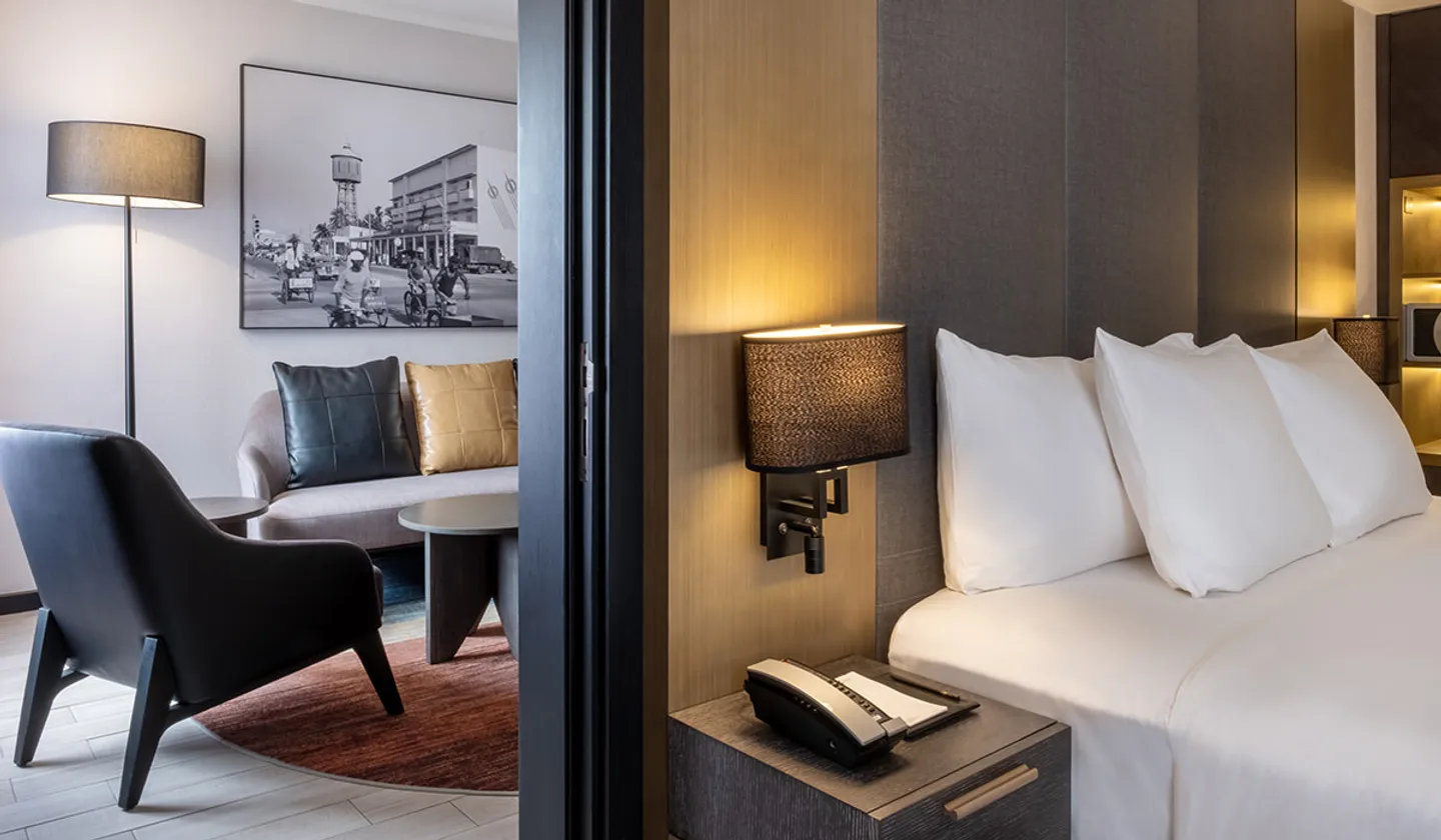 Junior Suite K Hotel Douala, 34m², salon séparé, lit queen, luxe à Bonanjo Douala