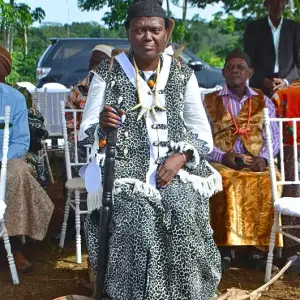 Sa Majesté Kounde Marie Micheline lors de son intronisation comme cheffe traditionnelle du village Ndogbakand, Nkam, Cameroun.