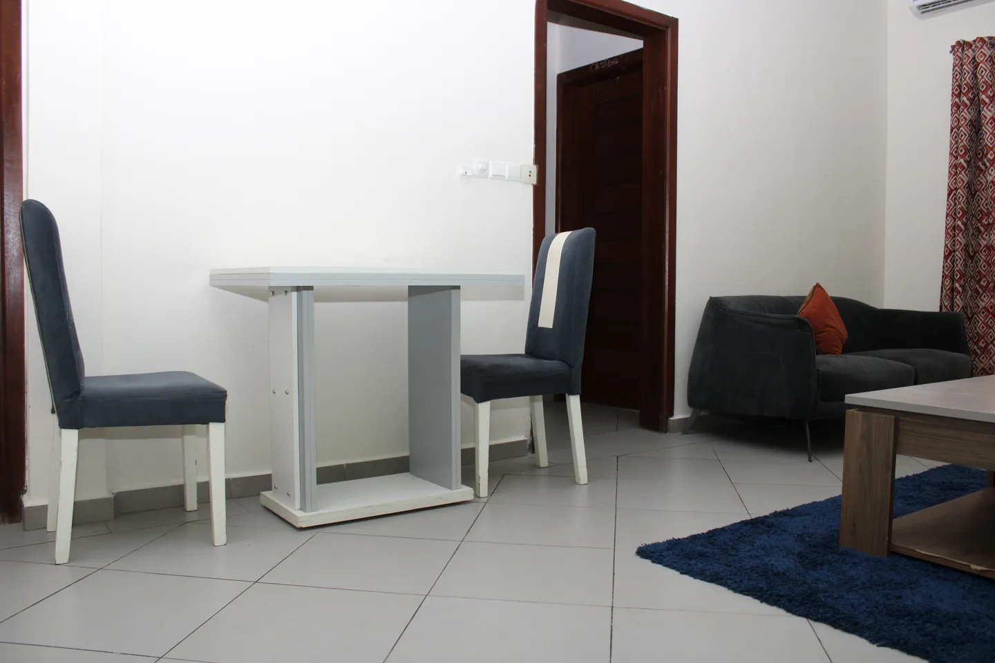 Studio Meublé Bonamoussadi, Douala (4/11)