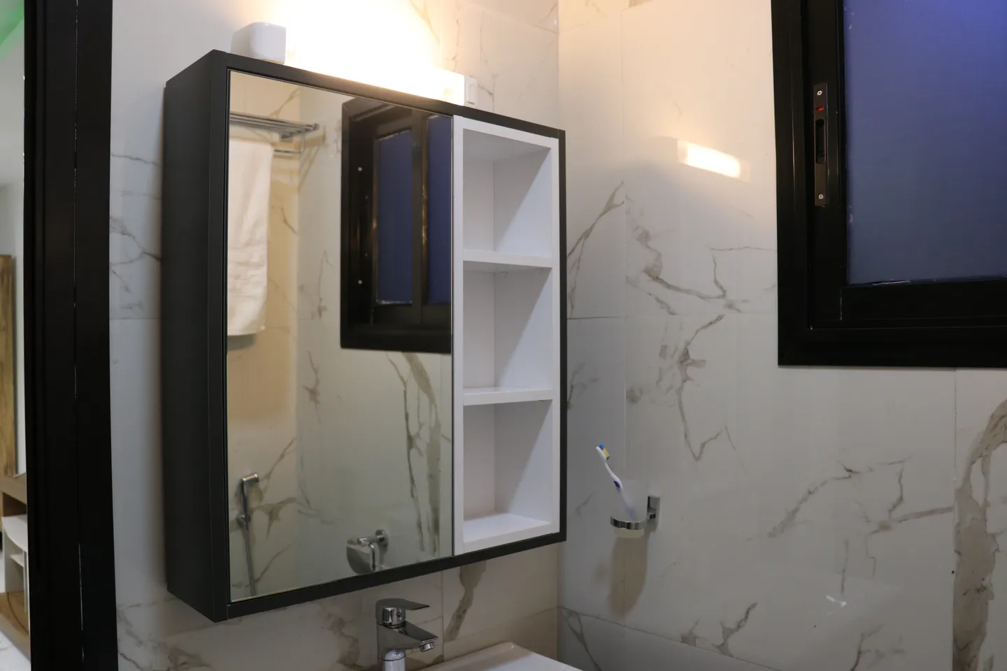 Chambre Meublée Bonaberi, Douala (4/12)