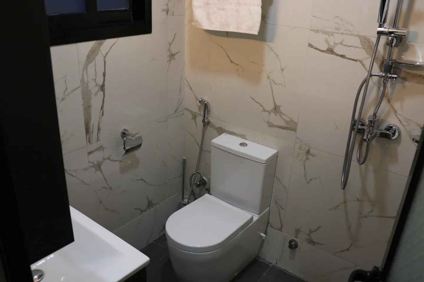 Chambre Meublée Bonaberi, Douala (6/12)