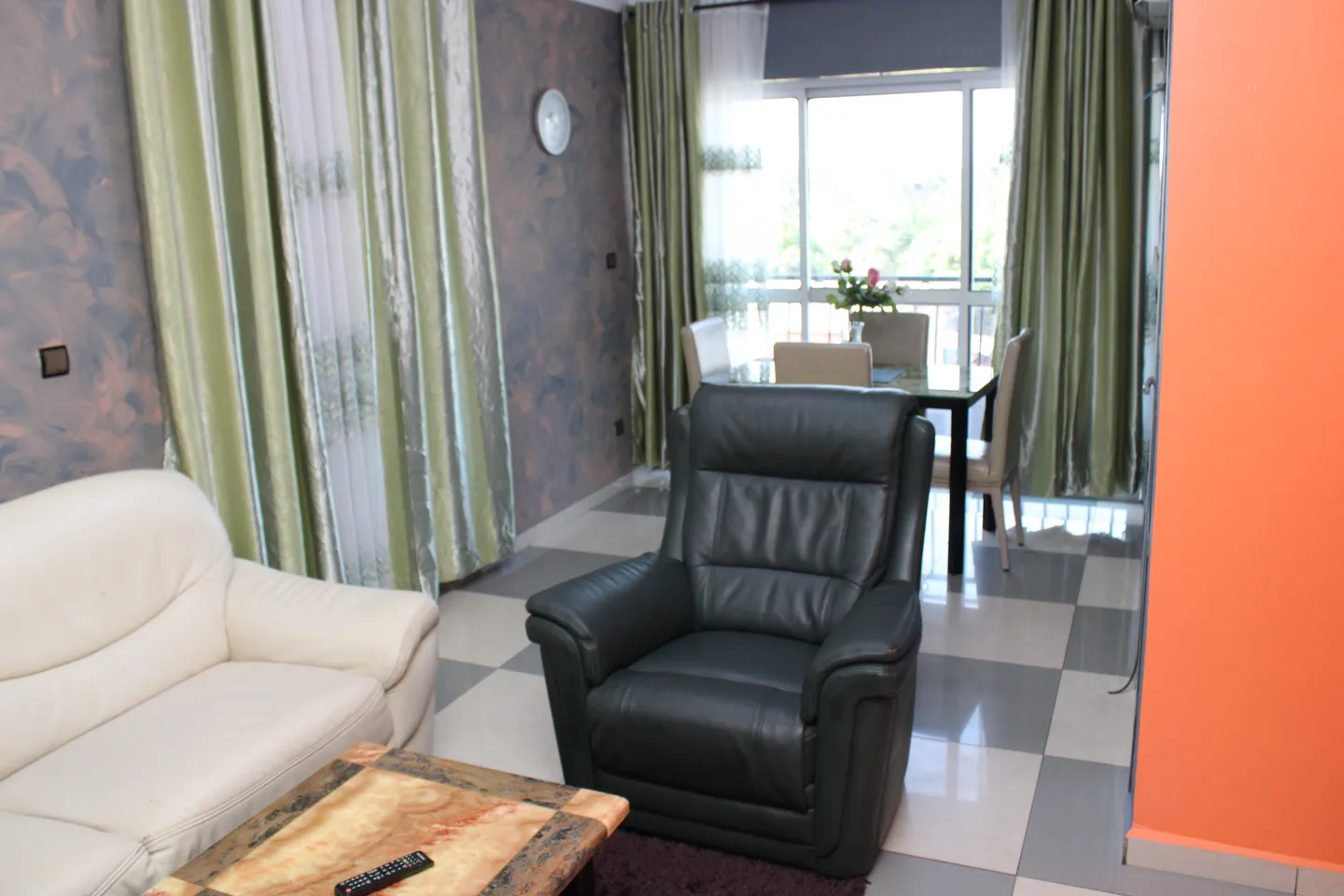 Appartement Meublé Bonamoussadi, Douala (3/19)