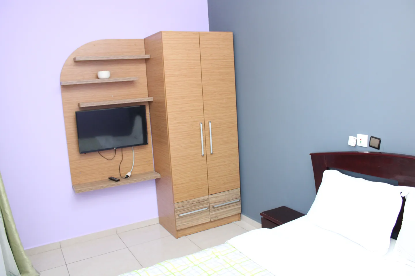 Appartement Meublé Bonamoussadi, Douala (8/19)
