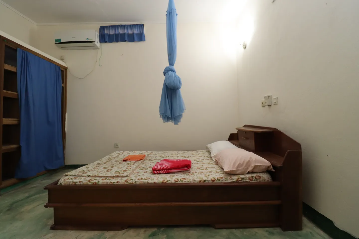 Chambre Meublée Bwambe, Kribi (1/17)