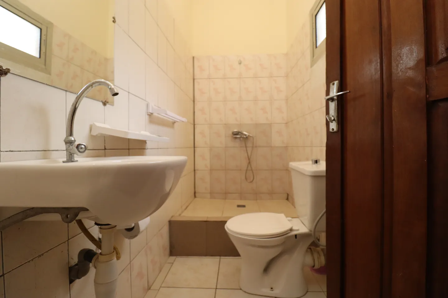Chambre Meublée Carrefour Ebomé, Kribi (7/11)
