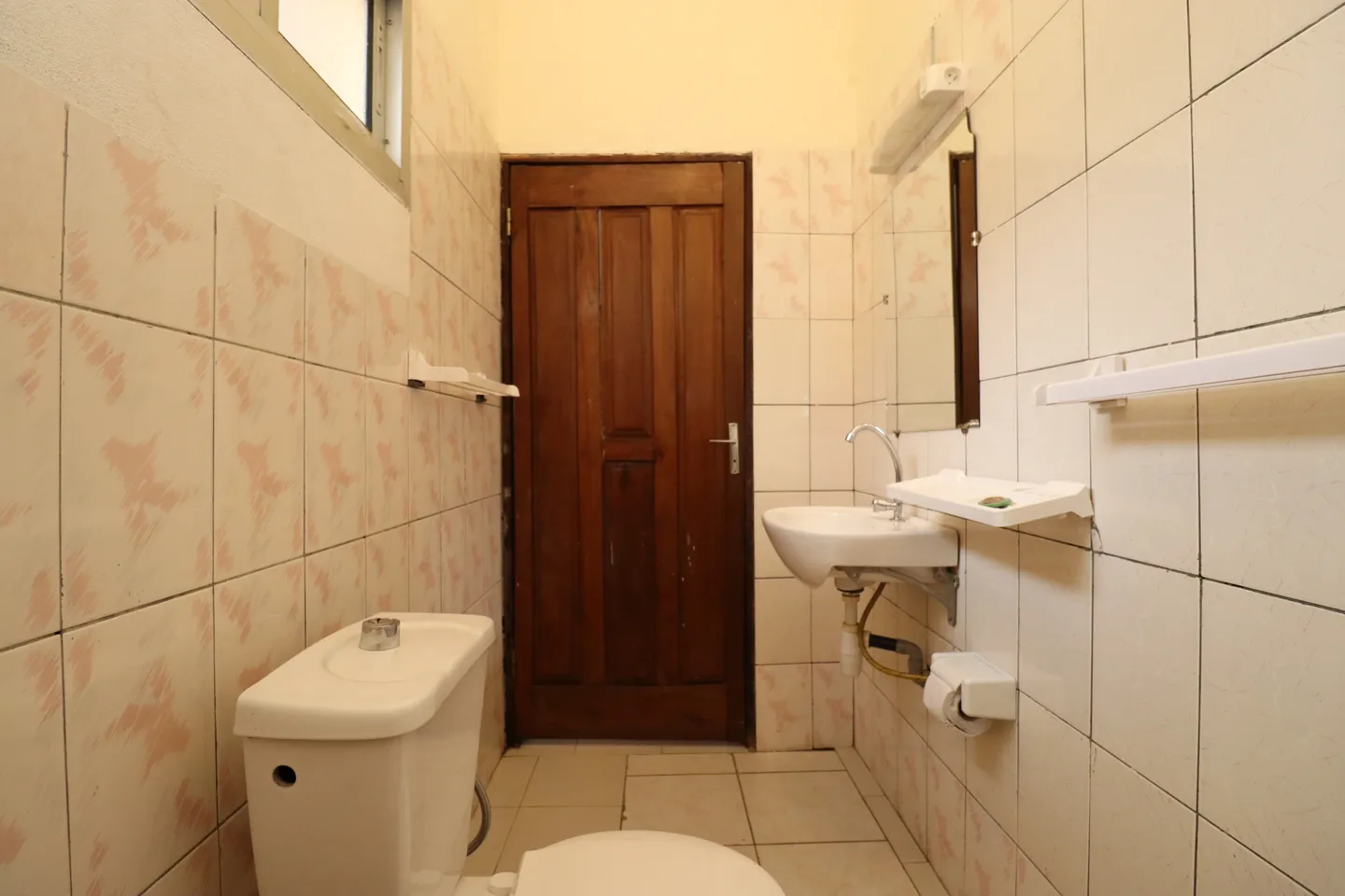 Chambre Meublée Carrefour Ebomé, Kribi (8/11)