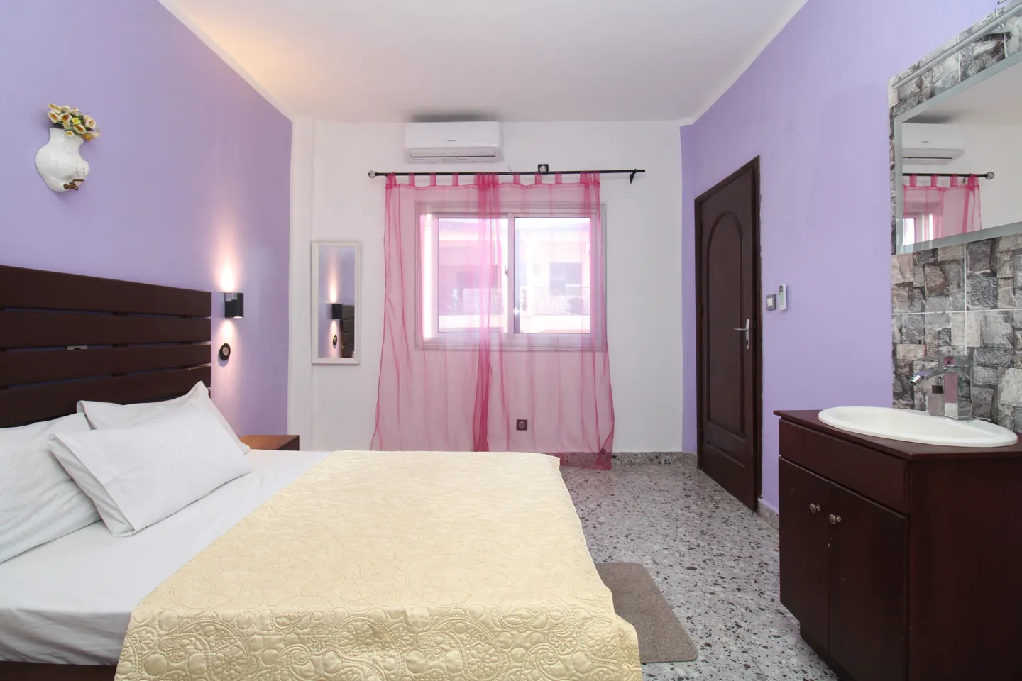 Studio Meublé Japoma Stade, Douala (6/12)