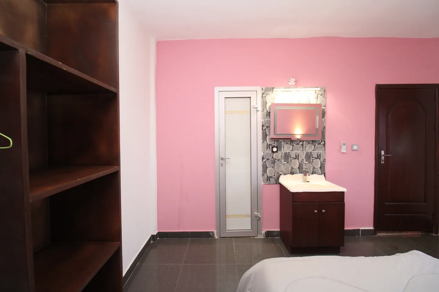 Studio Meublé Japoma Stade, Douala (6/12)