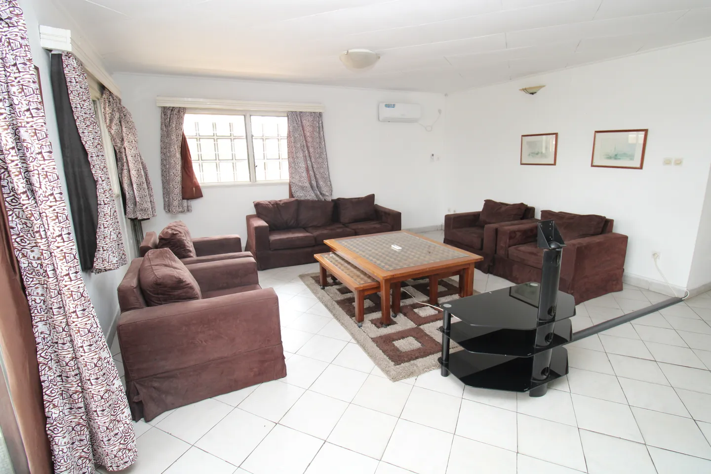 Appartement Meublé Bonapriso, Douala (1/18)