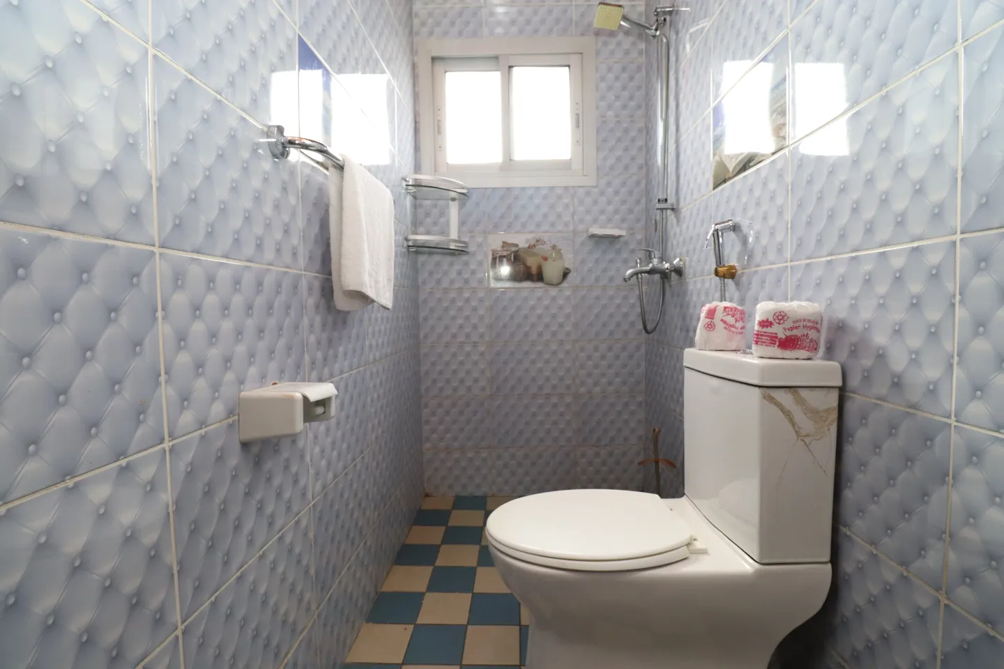 Chambre Meublée Denver Bonamoussadi, Douala (8/8)