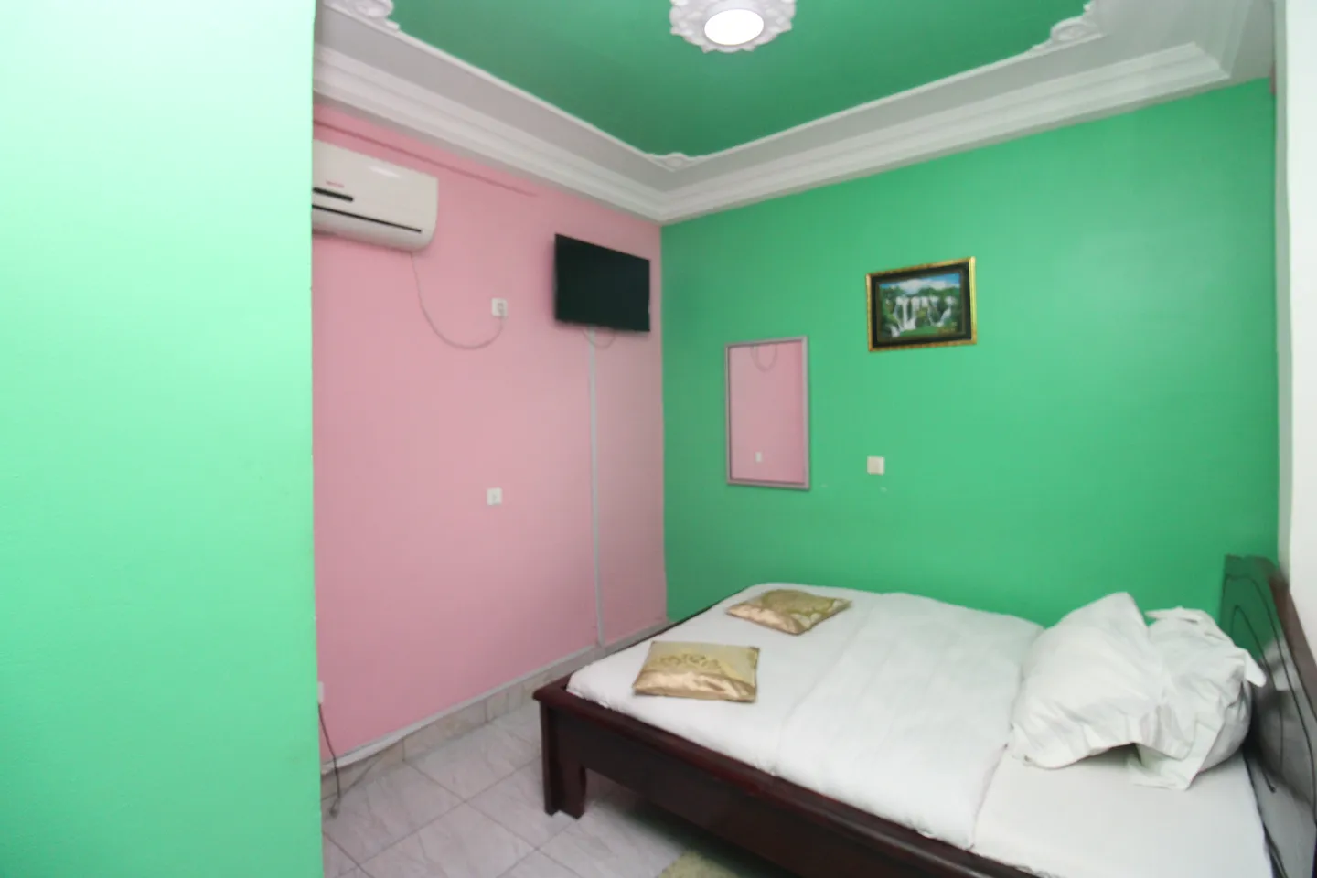 Studio Meublé Logpom, Douala (8/11)