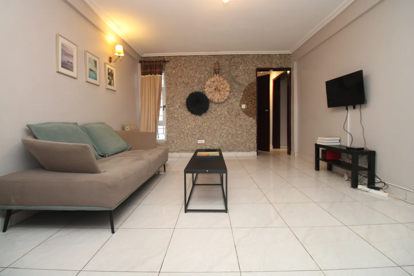 Appartement Meublé Logpom, Douala (1/16)