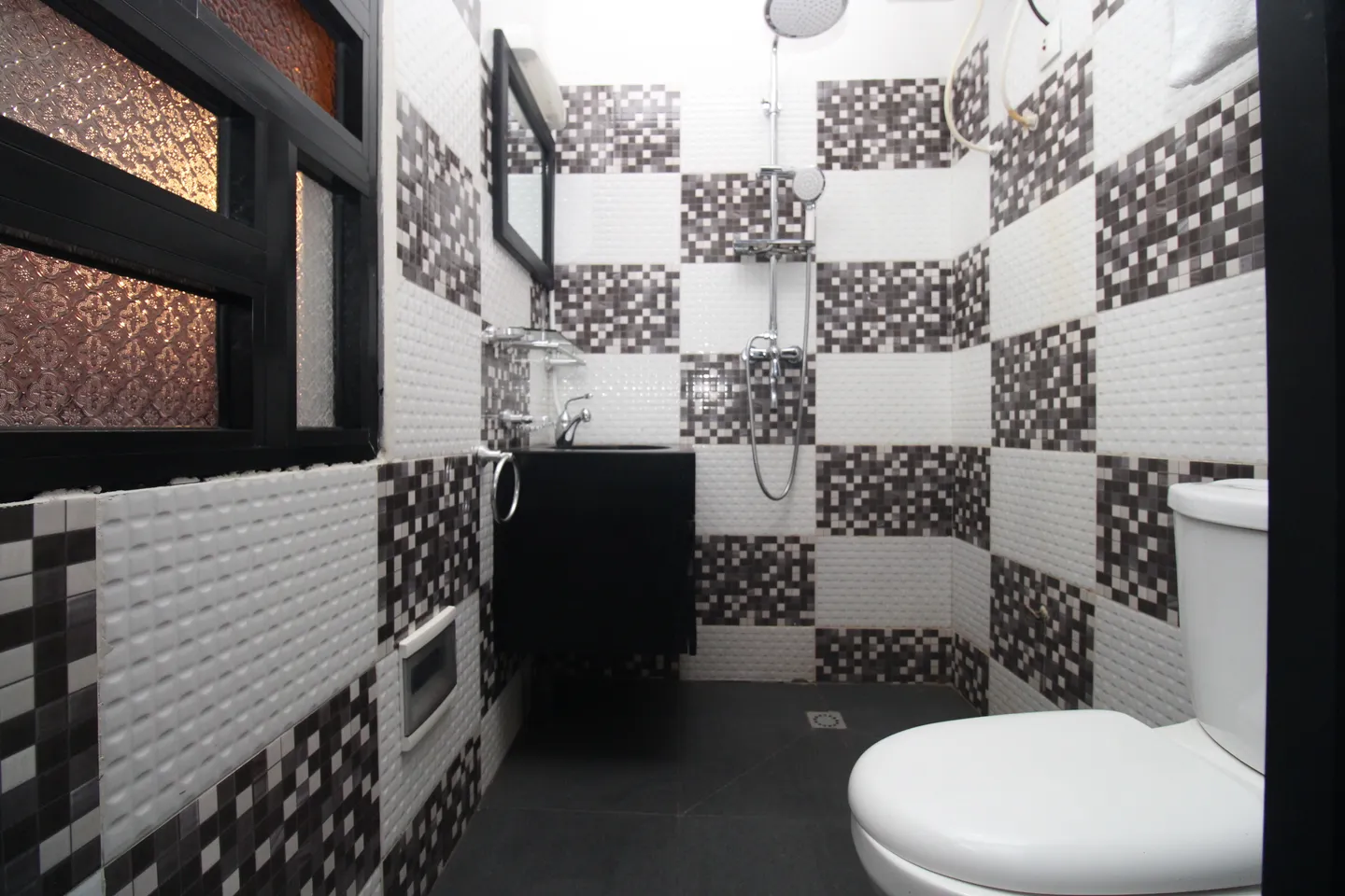 Chambre Meublée Bali, Douala (7/9)