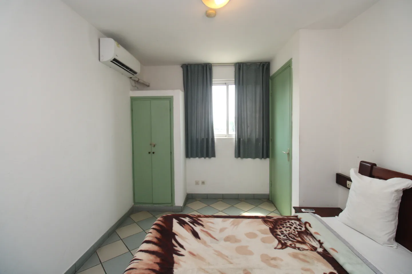 Studio Meublé Bonapriso, Douala (7/19)
