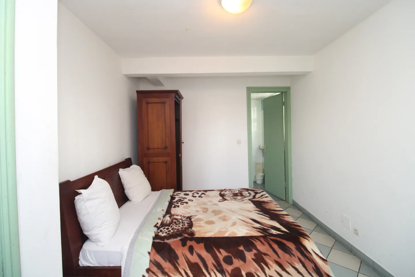 Studio Meublé Bonapriso, Douala (8/19)