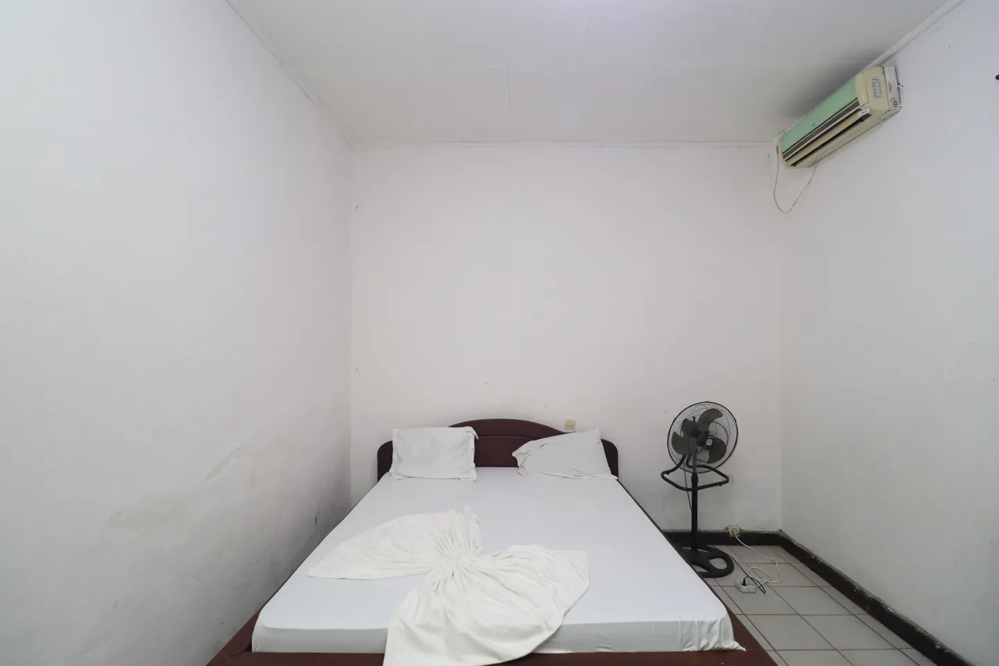 Hôtel Malabo Palace - HMP Chambre "Ventilée" (1/9)