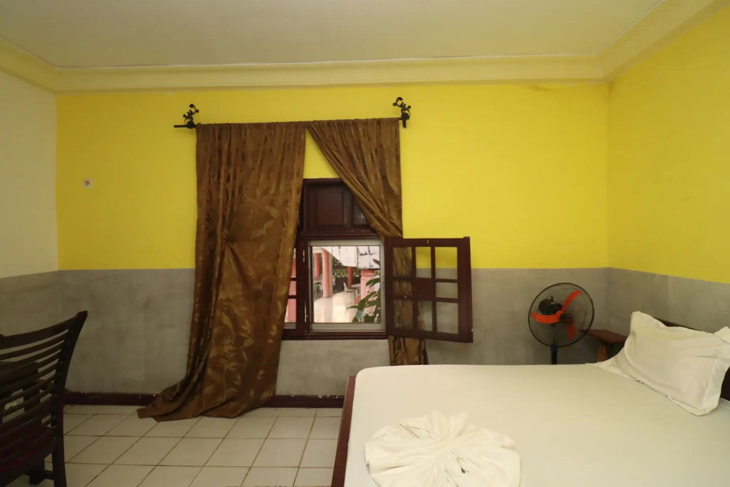 Hôtel Malabo Palace - HMP Chambre "Ventilée" (8/9)