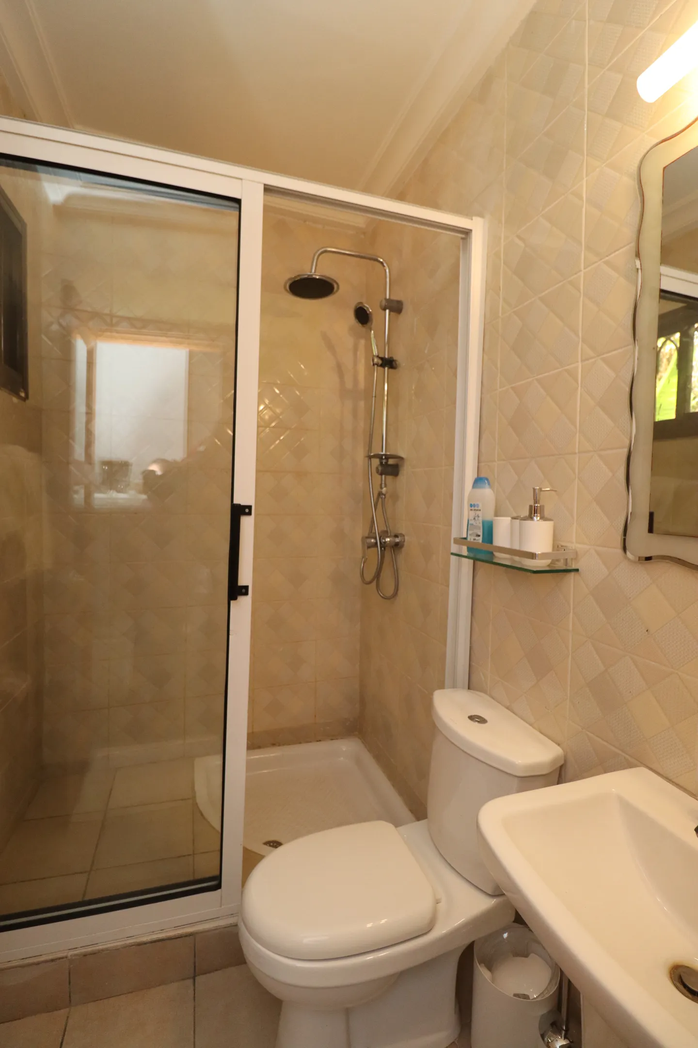 Chambre Meublée Mpolongwe, Kribi (4/6)