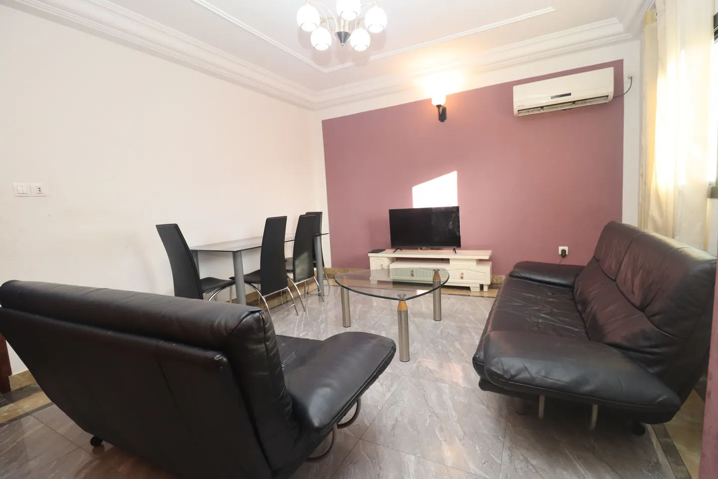 Appartement Meublé Makepe, Douala (1/12)
