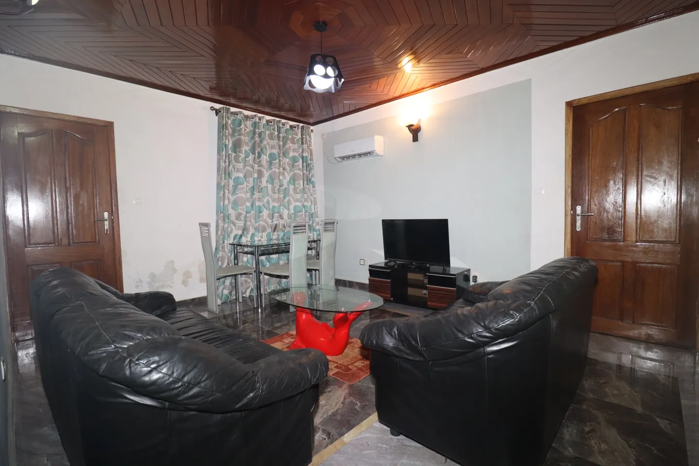 Appartement Meublé Makepe, Douala (1/13)