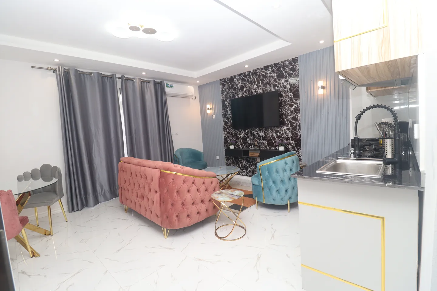 Studio Meublé Bonapriso, Douala (1/17)