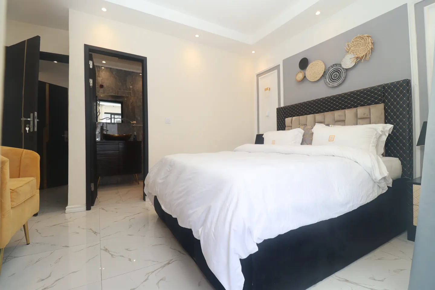 Studio Meublé Bonapriso, Douala (6/17)