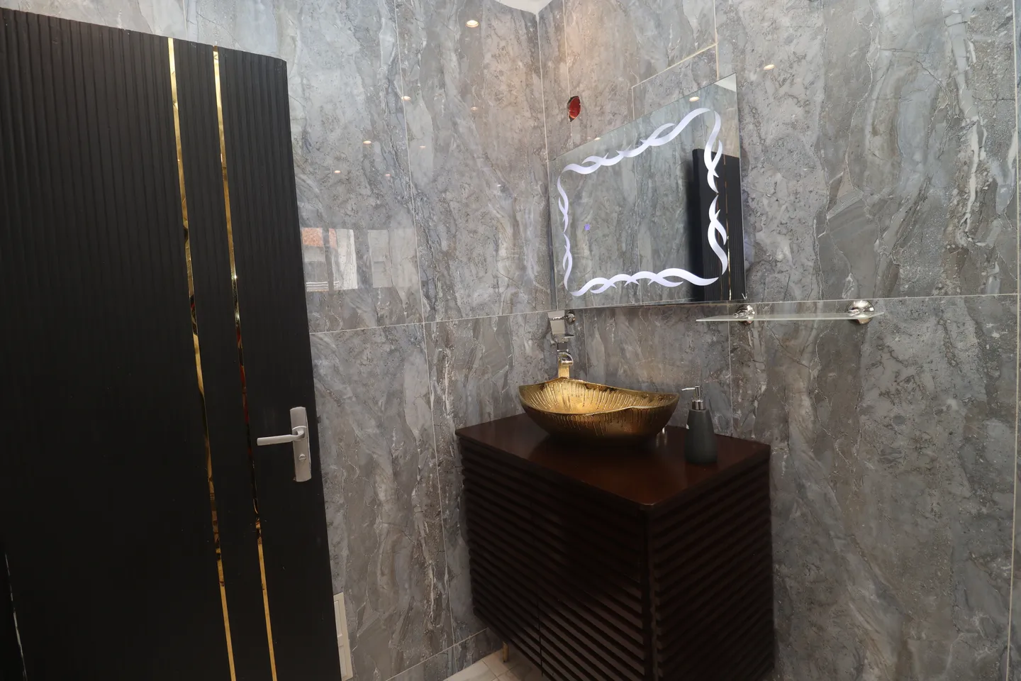 Studio Meublé Bonapriso, Douala (9/17)