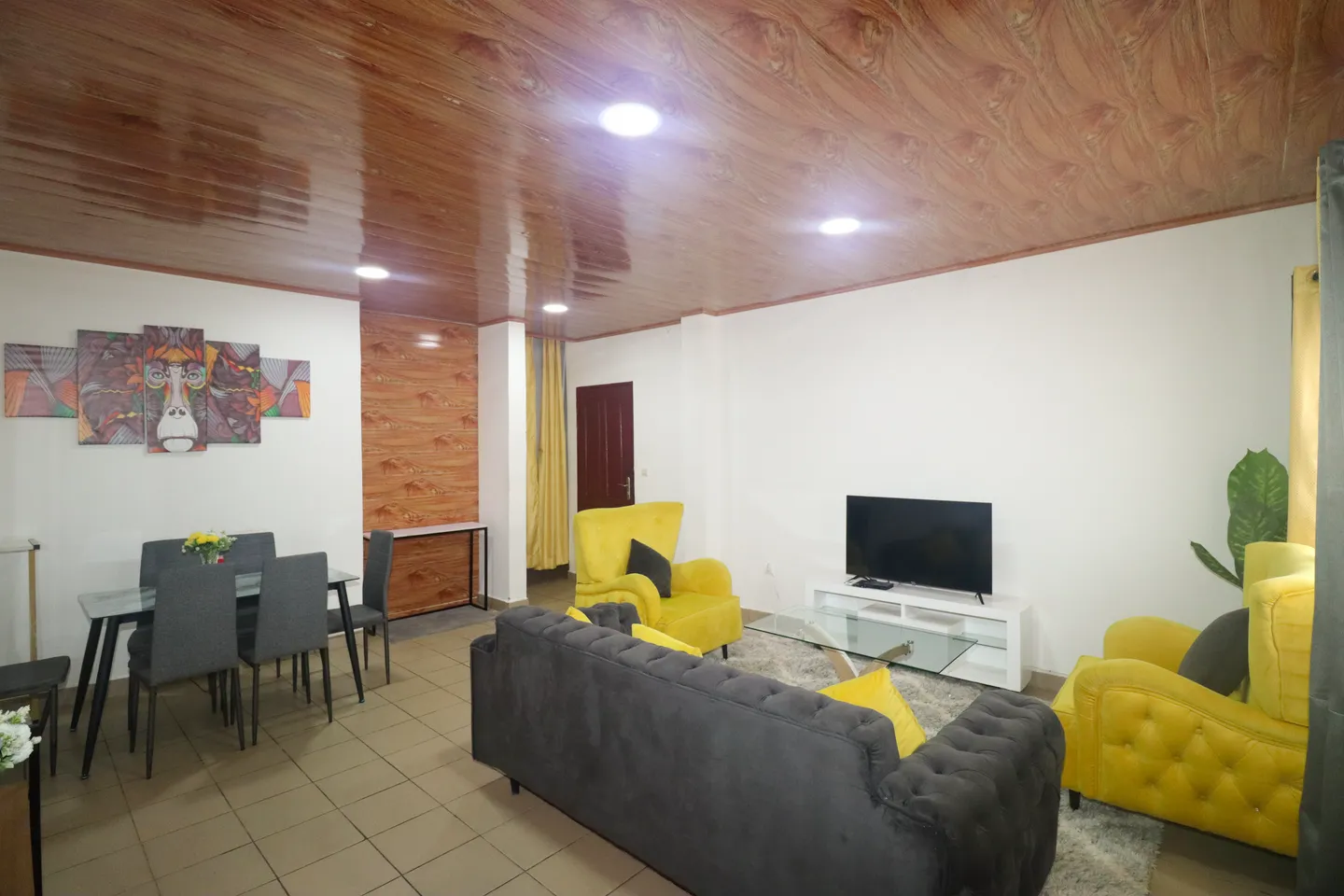 Appartement Meublé Bonamoussadi, Douala (1/12)