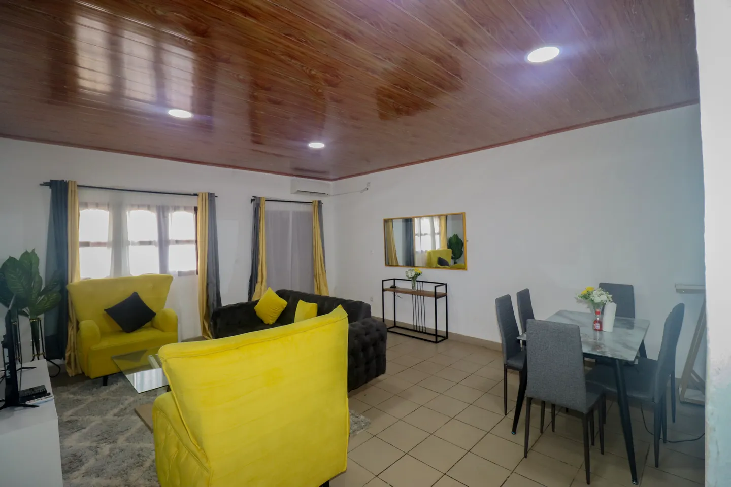 Appartement Meublé Bonamoussadi, Douala (3/12)