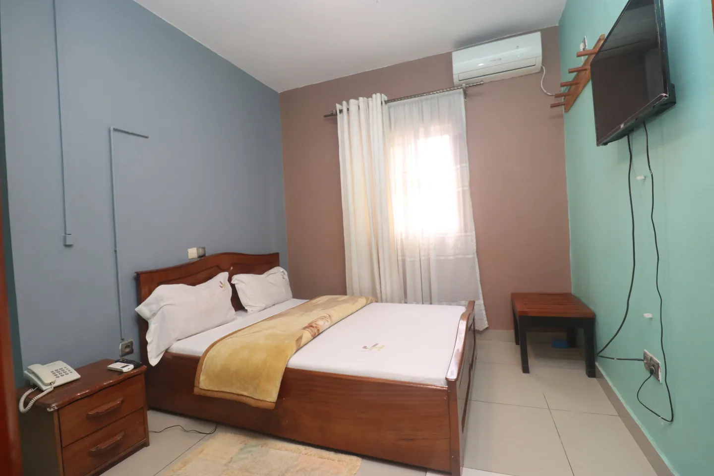 Julienne Hôtel - JH Chambre "Standard" (1/4)