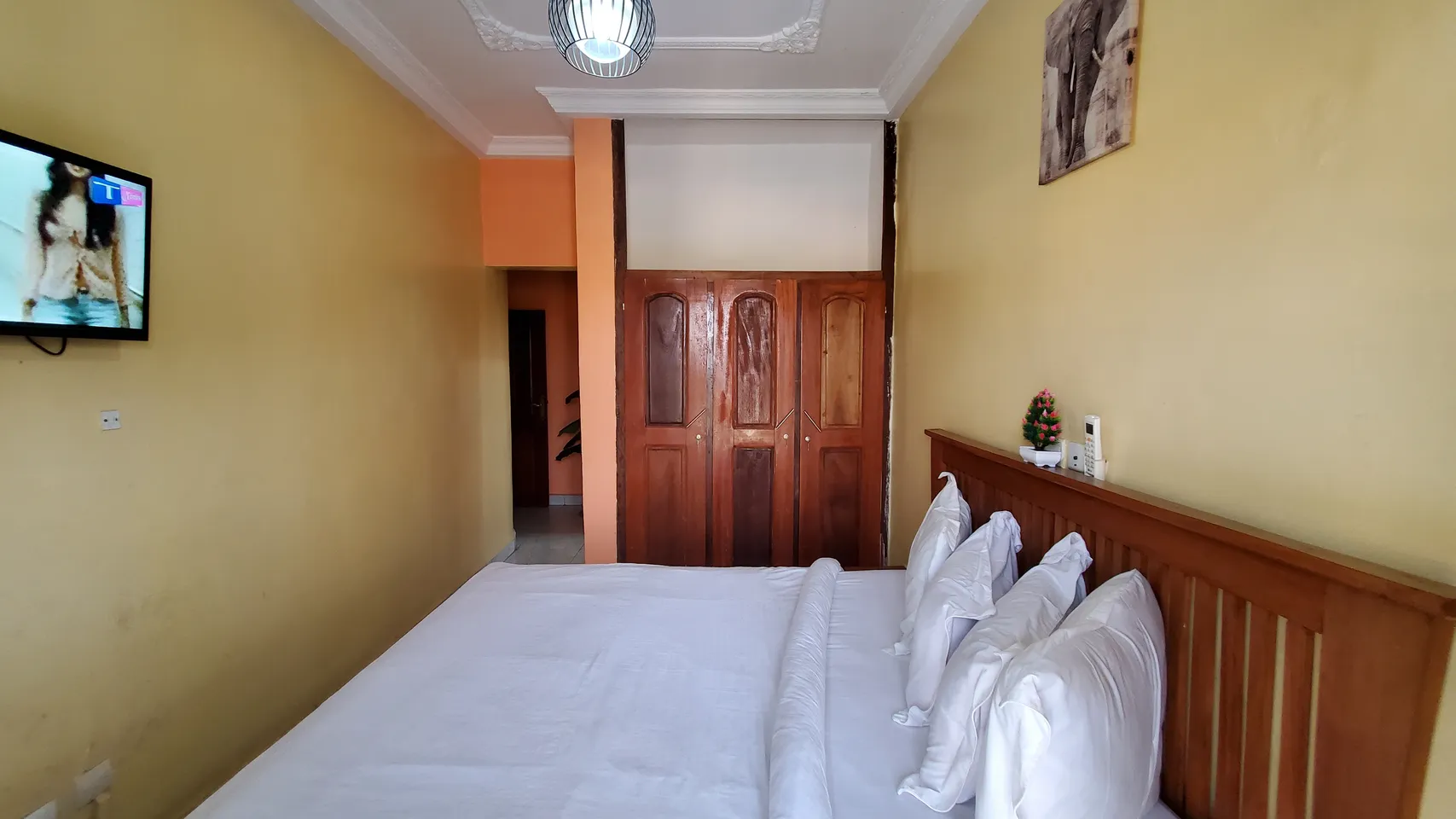 Chambre Meublée Logpom, Douala (1/5)