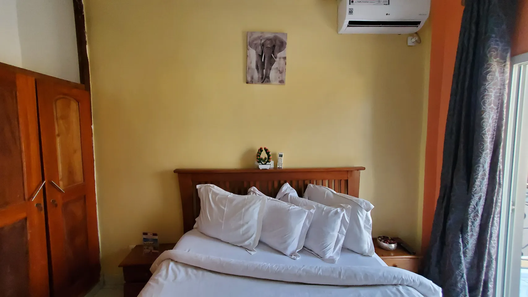 Chambre Meublée Logpom, Douala (2/5)