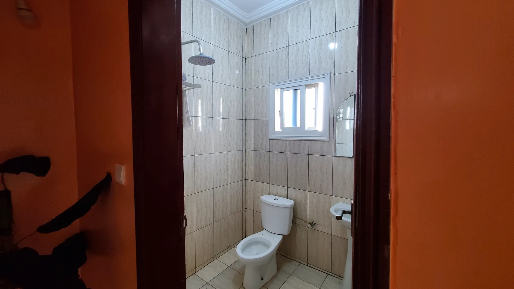 Chambre Meublée Logpom, Douala (4/5)
