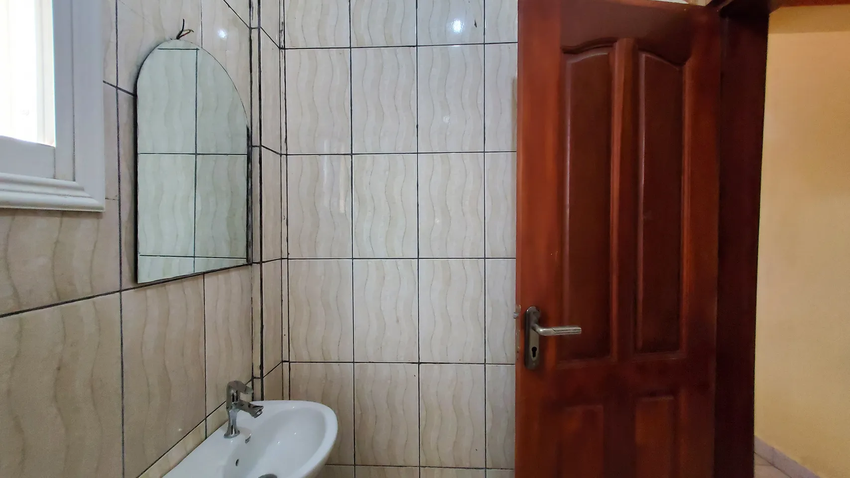 Chambre Meublée Logpom, Douala (5/5)