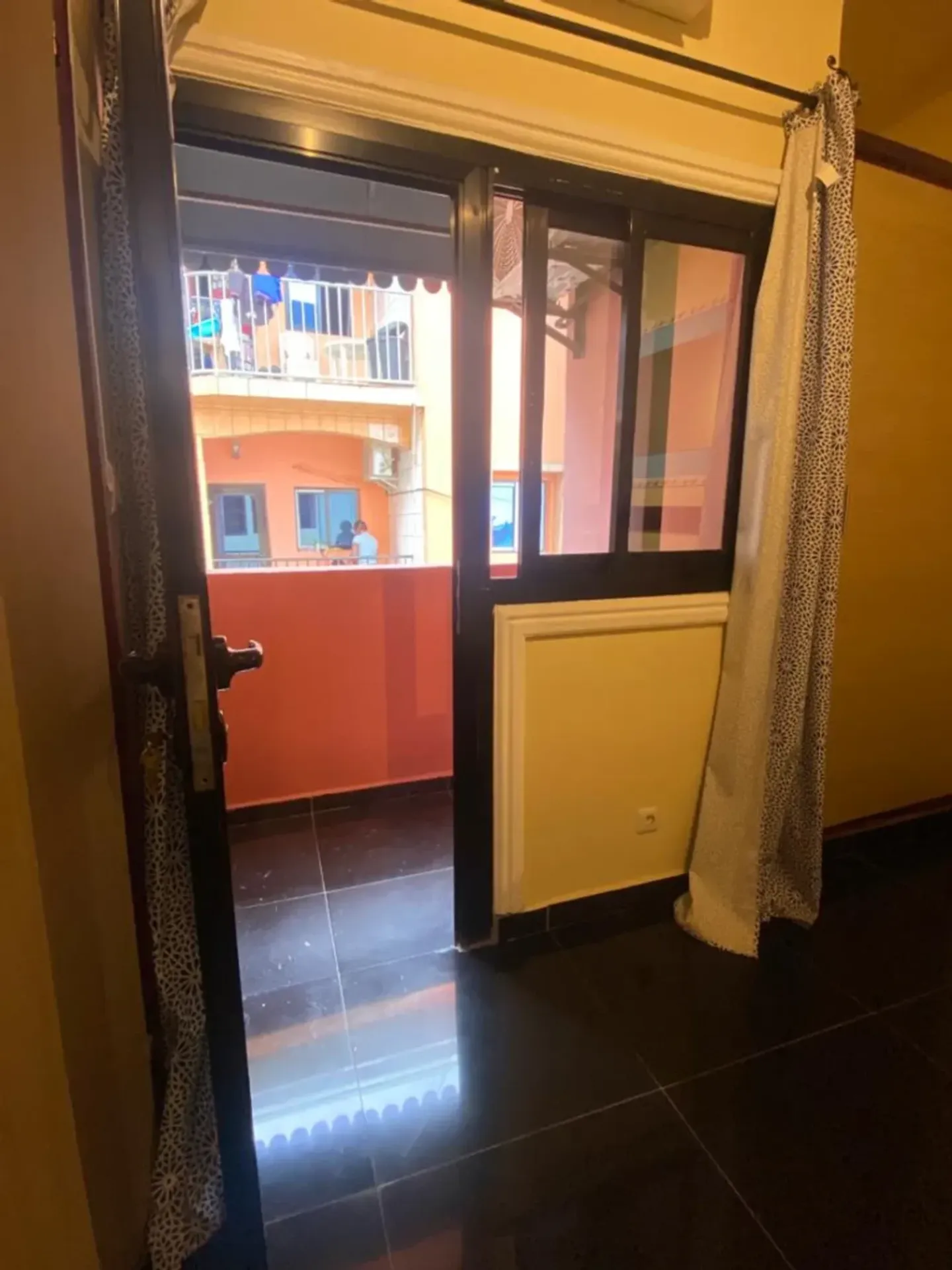 Chambre Meublée Logpom, Douala (4/8)