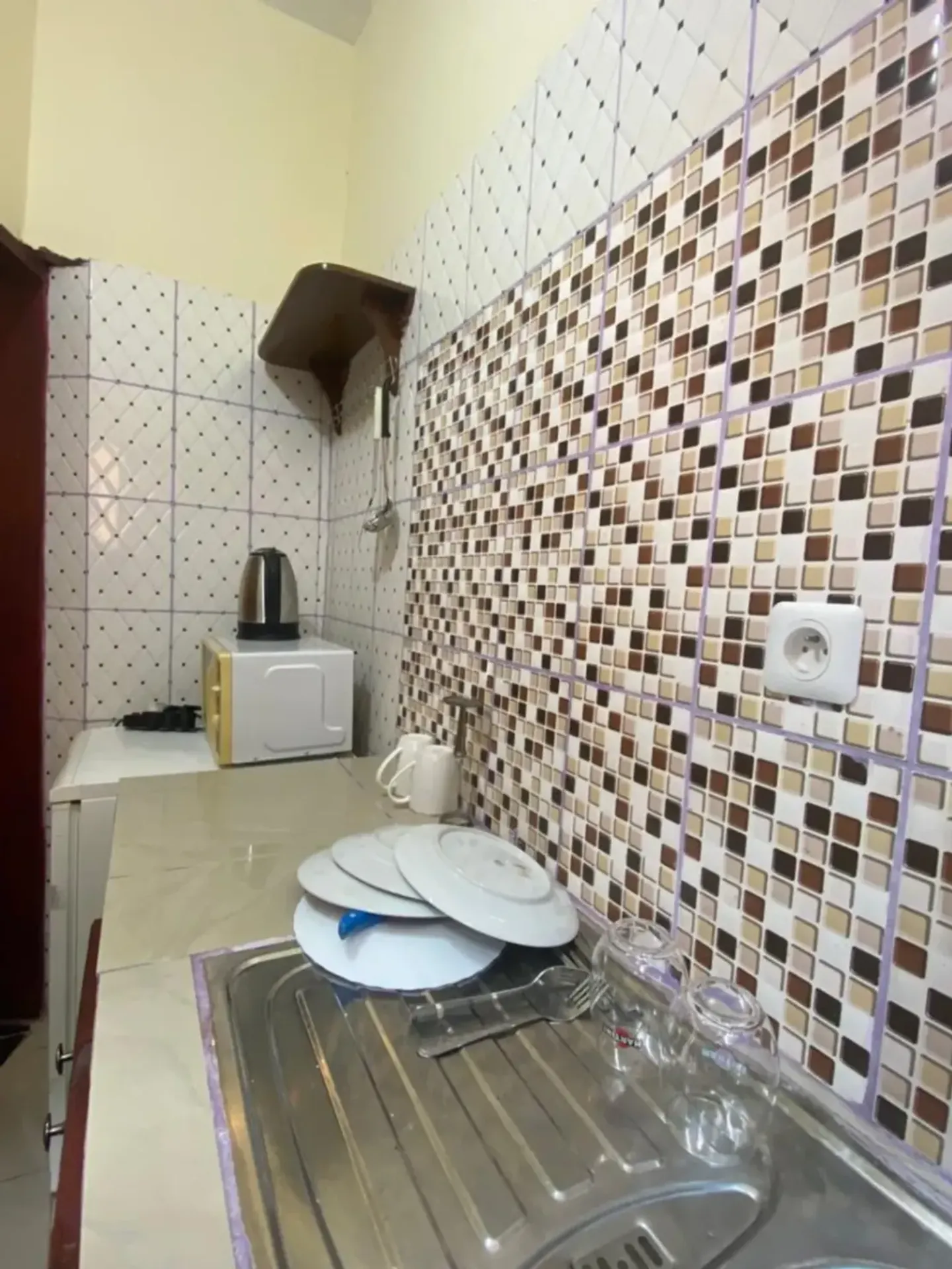 Chambre Meublée Logpom, Douala (8/8)
