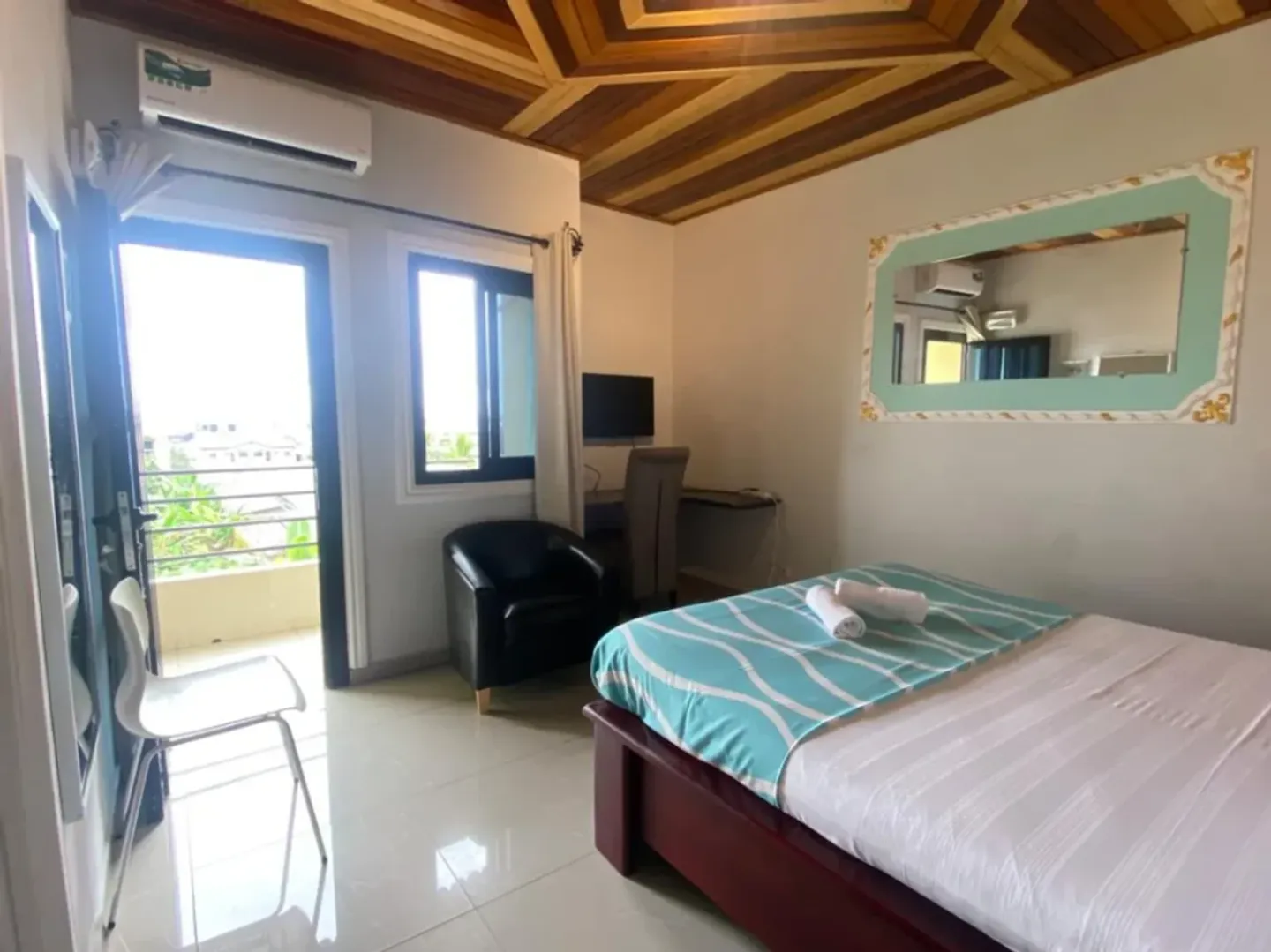 Chambre Meublée Logpom, Douala (3/8)
