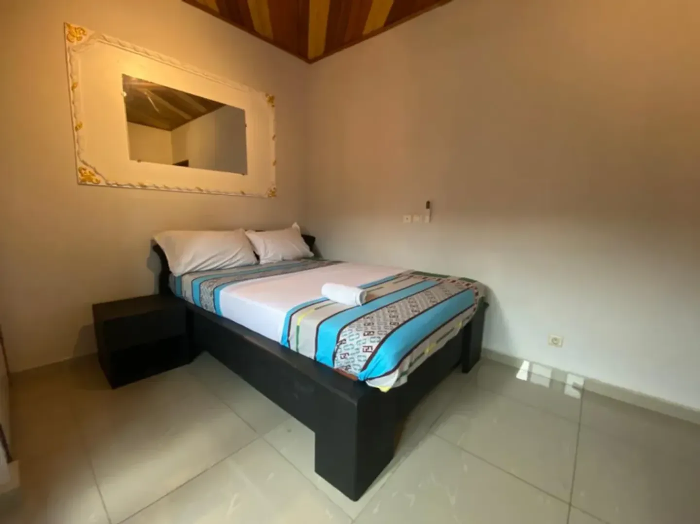 Chambre Meublée Logpom, Douala (1/5)
