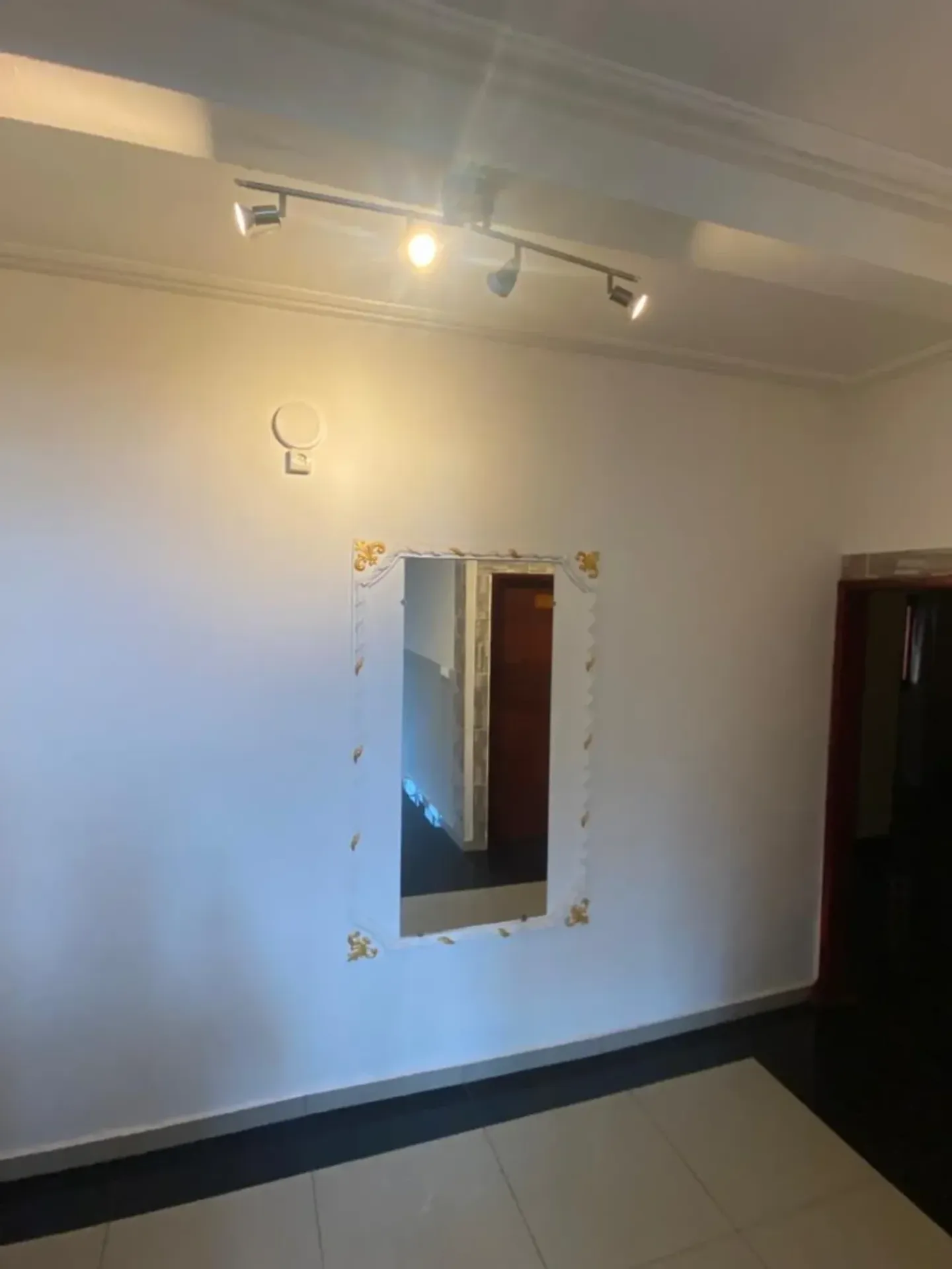 Chambre Meublée Logpom, Douala (3/5)