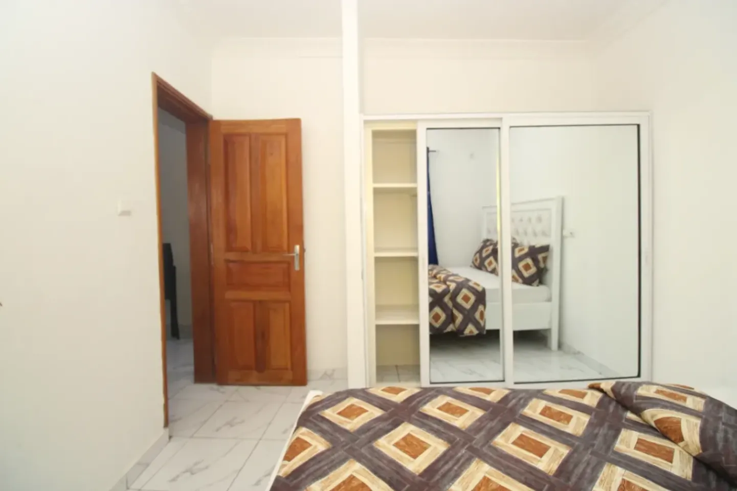 Appartement Meublé Bepanda, Douala (9/15)