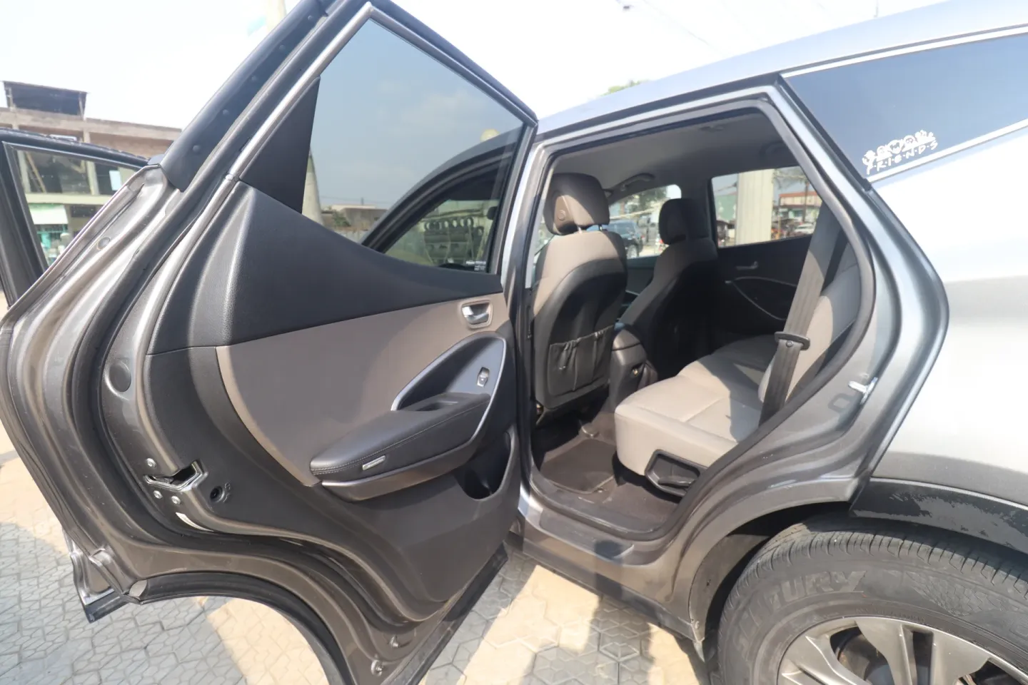 Hyundai Santa Fe | Automatique | Essence (3/8)