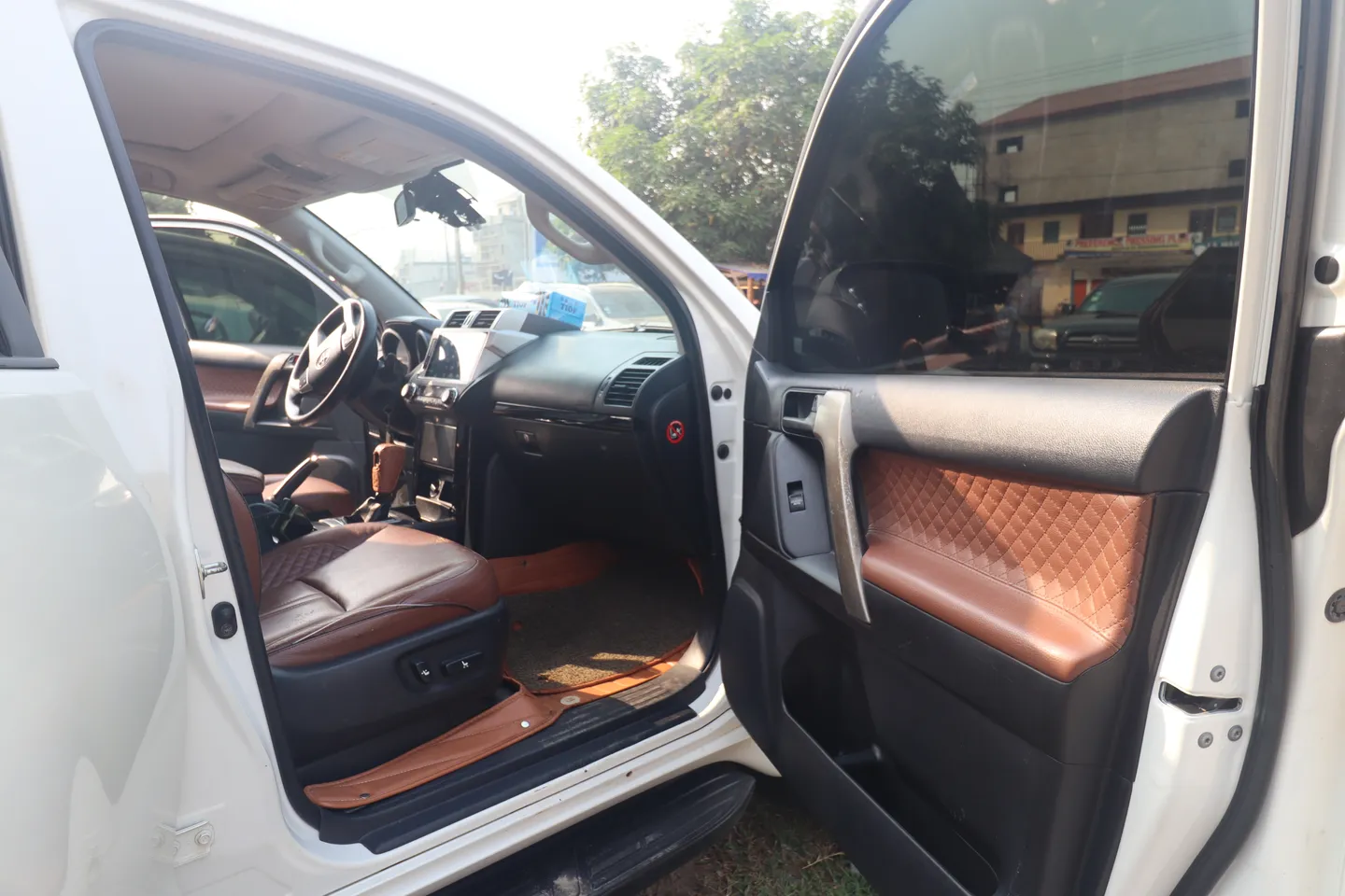 Toyota Prado | Automatique | Essence (4/10)