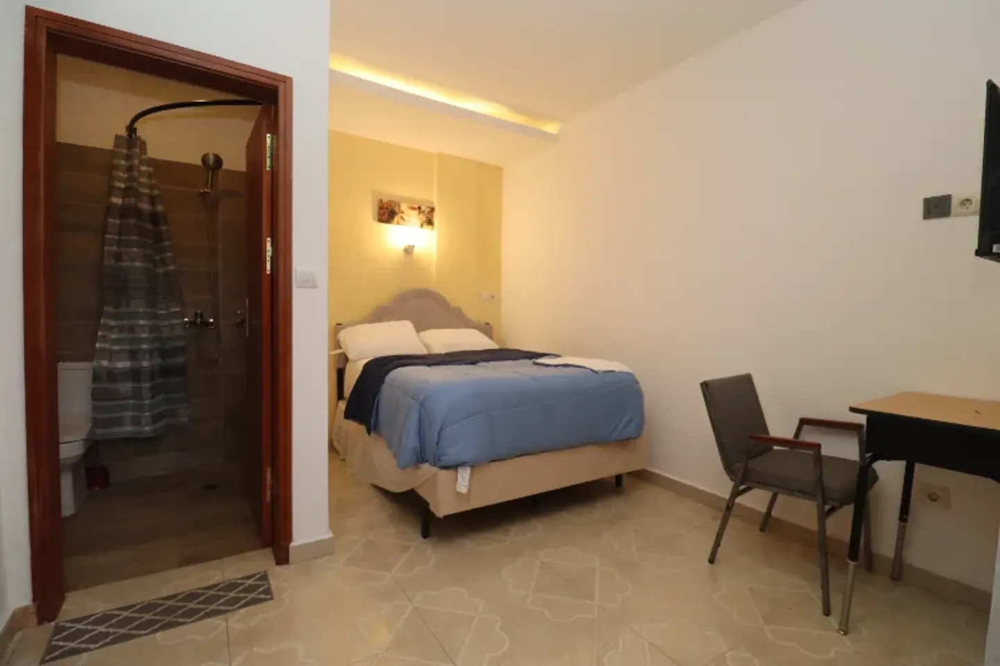 Studio Meublé Zaïre centre-ville, Kribi (1/5)