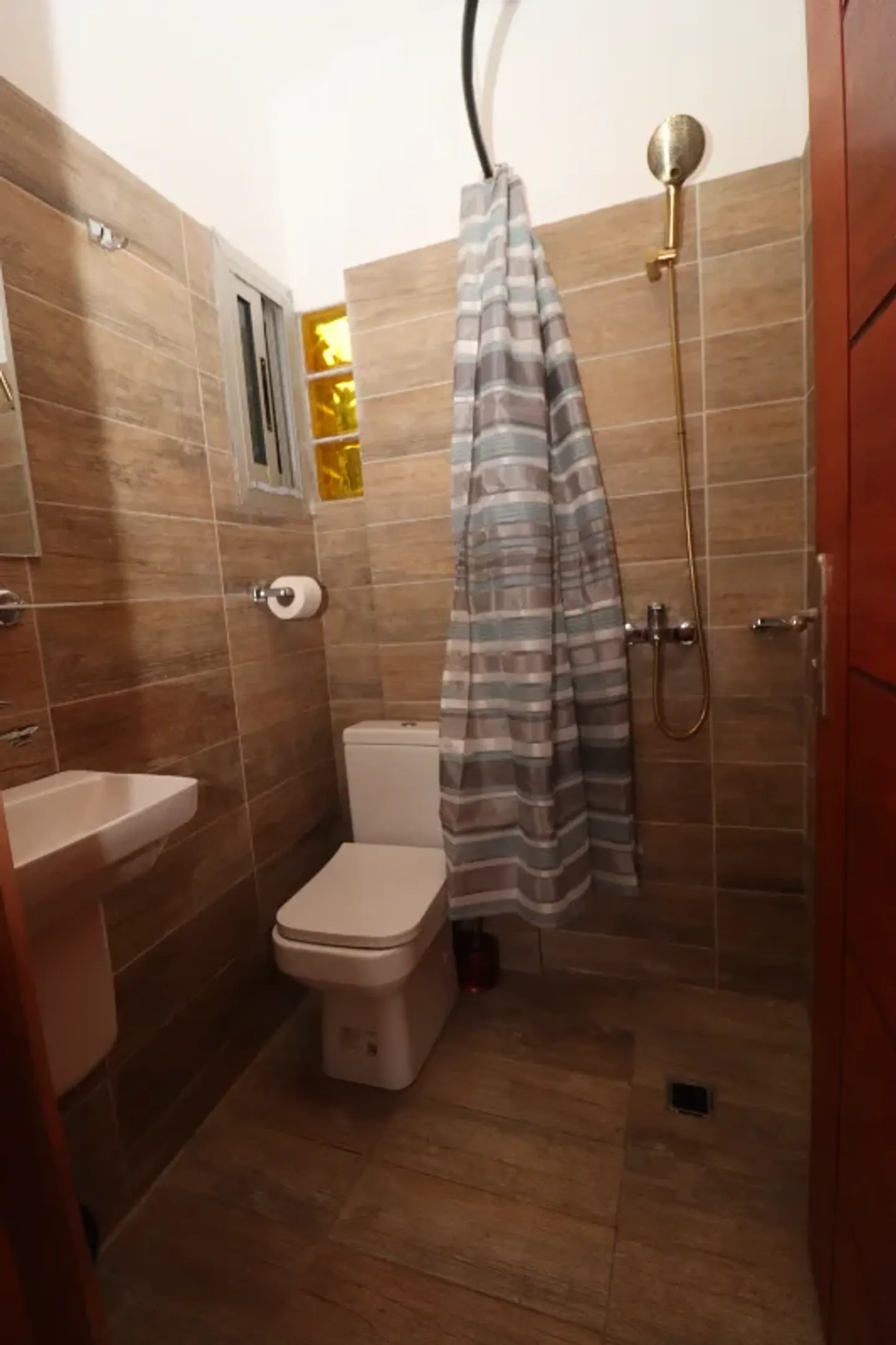 Studio Meublé Zaïre centre-ville, Kribi (4/5)