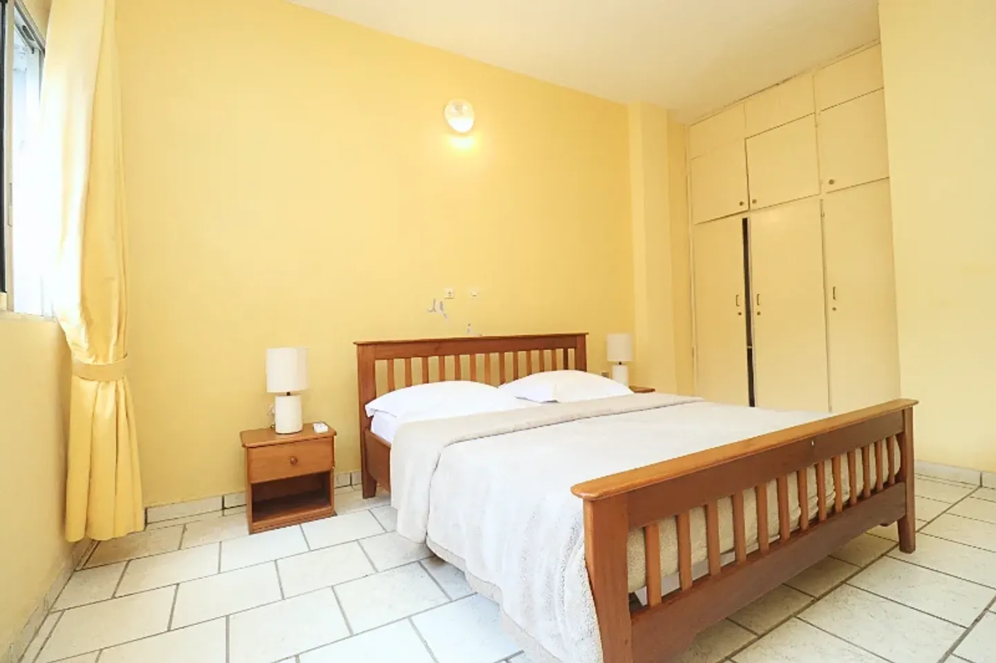 Studio Meublé Bonanjo, Douala (9/11)